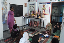 現地NGOが運営する補習校の授業