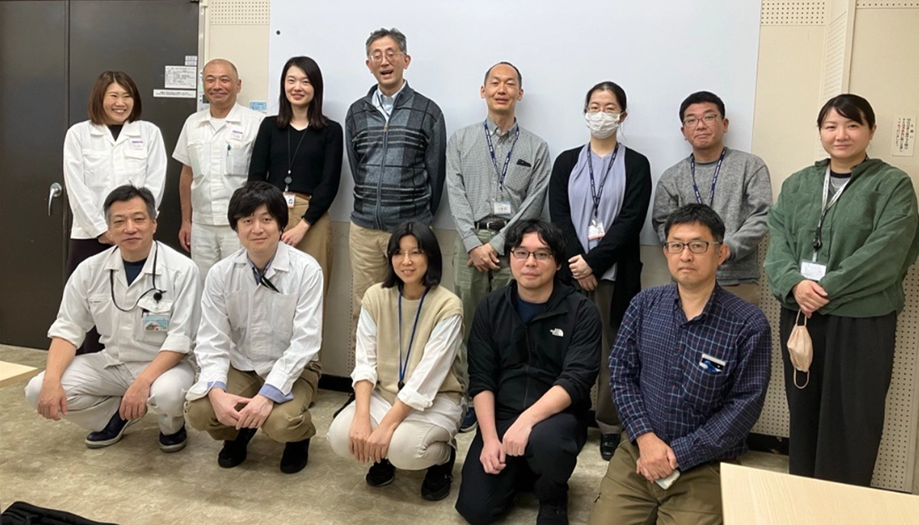 厚木事業所にて