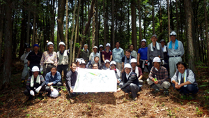 画像：【日本】えなの森では地域住民の方々と共に活動