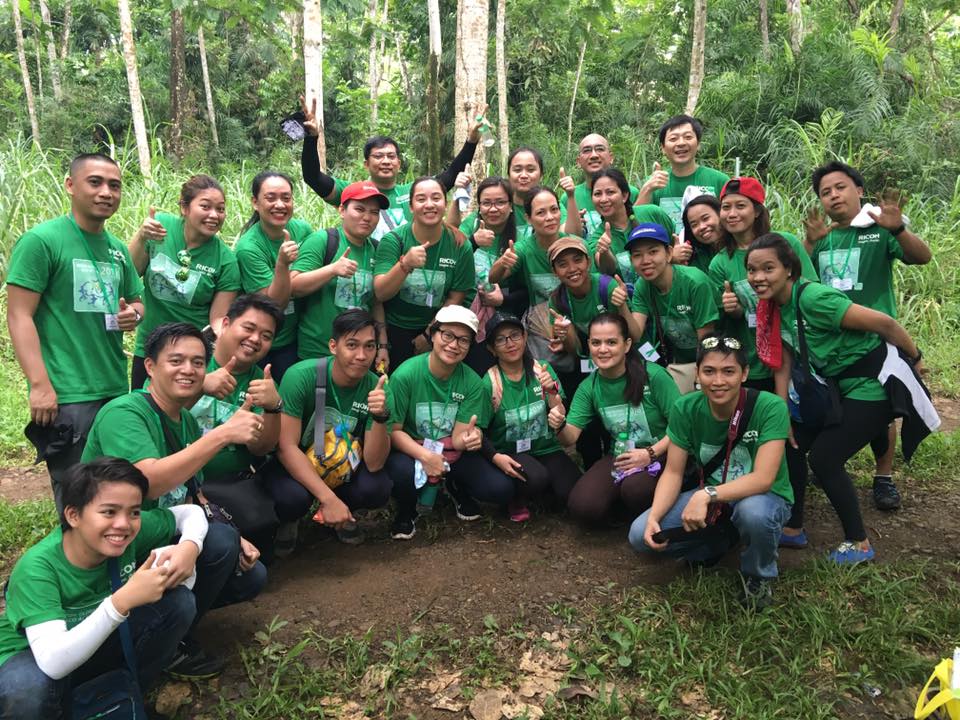 画像：Ricoh Philippineは、Mesa Nature Reserveにおいて植林活動を実施。