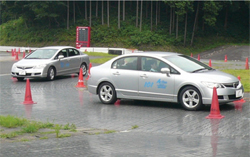 画像:専門トレーナーによる安全運転（エコドライブ）講習実施風景