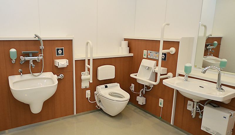 写真：多目的トイレ