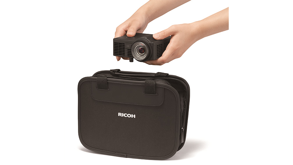 リコー RICOH ハンディプロジェクター RICOH PJ WXC1210市場価格9〜10万円です