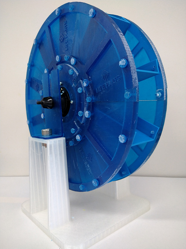 3Dプリンターで製作された教育デモ用水力発電装置の水車部品