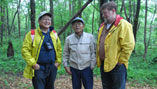 アファンの森を訪れたリコー近藤社長(当時)（左）とアファンの森財団理事長C.W.ニコル氏（右）