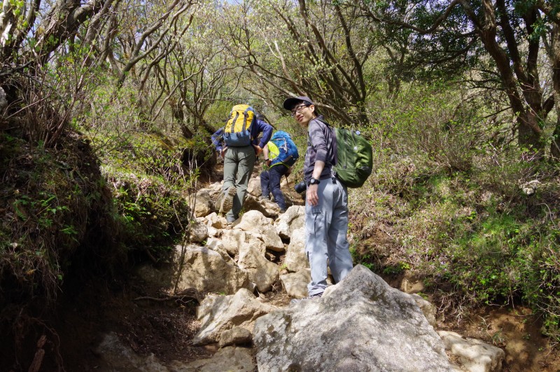万三郎岳に向かう