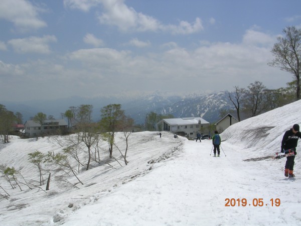 駐車場へ向かう
