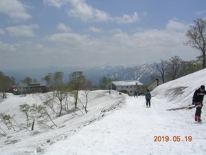 駐車場へ向かう