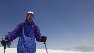山頂は青空の中