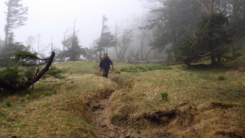 三吉ガレを進む