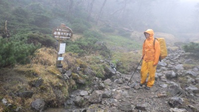静高平も雨の中