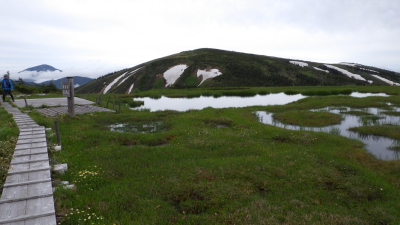 池ノ岳から平ケ岳を望む