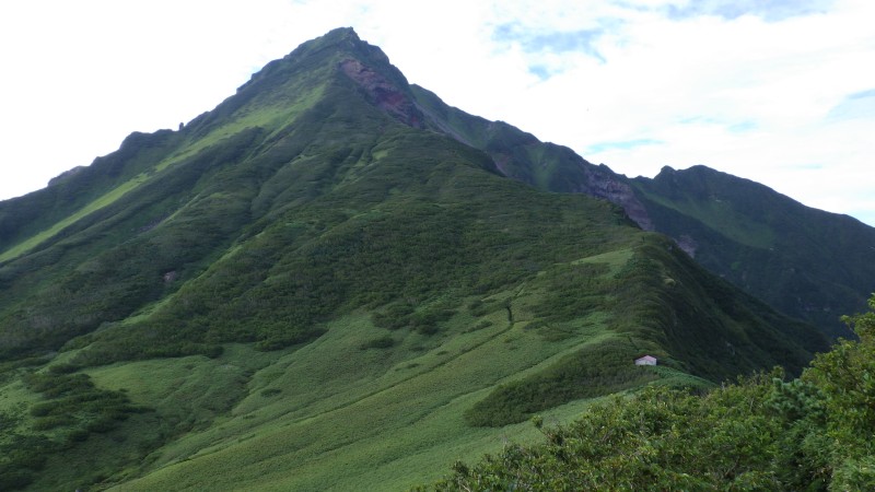 避難小屋が見えて来る