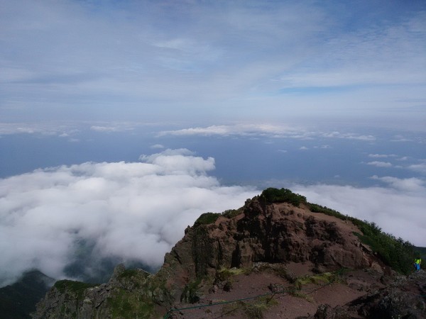 山頂から礼文島方面を望む