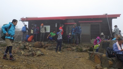 峰の茶屋避難小屋