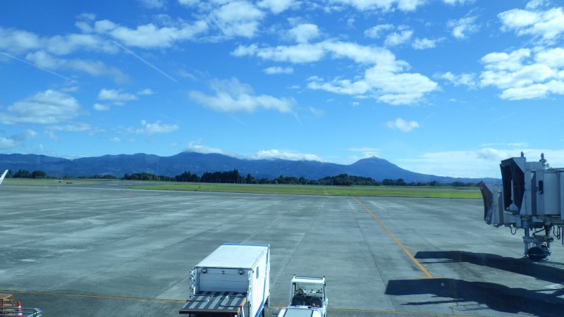 空港からの霧島連山