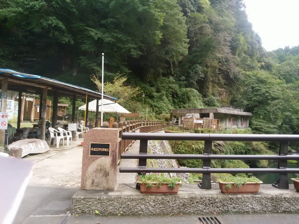 塩浸温泉の風呂場はこの奥