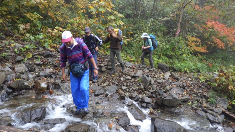 まだまだ渡渉が続く