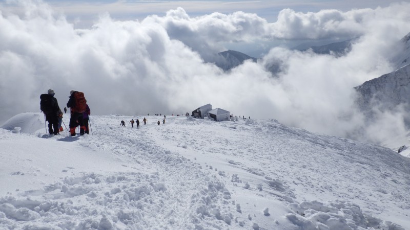 肩の小屋へ下る