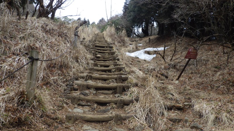 少し雪が残っている