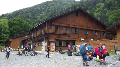 賑わいを見せる横尾