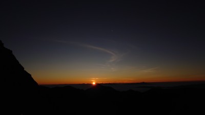 朝日が上がって来る