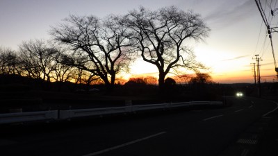 空が白み始める