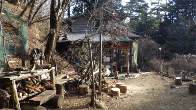 堀山の家はまだ開いていなかった