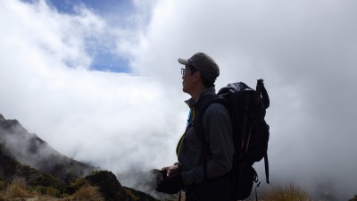 中岳のコルは雲の中