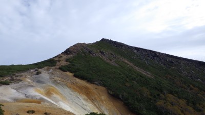 赤岩の頭から硫黄岳を望む