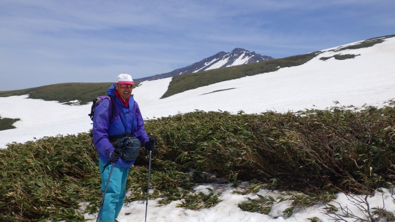 御浜小屋西斜面からの山頂