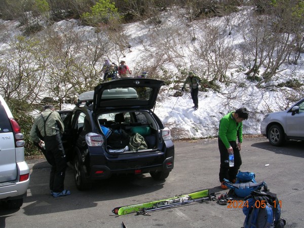 続々と下りて来る