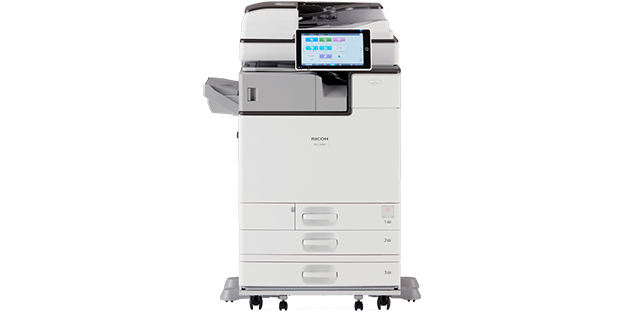 画像1：車椅子を利用されている方に最適な高さでご利用いただけます。