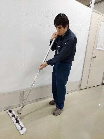 画像：事業所内清掃1