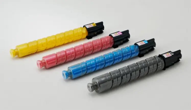 画像：フルカラー用トナーボトル