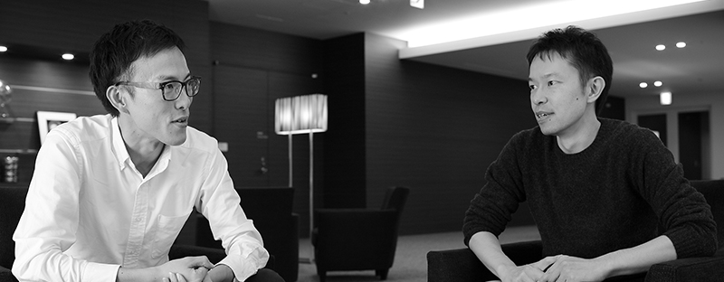 左：株式会社リコー　未来技術研究所　システムデバイス開発室　油谷圭一郎、右：作家　倉田タカシ
